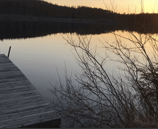 Steg mit Sonnenuntergang